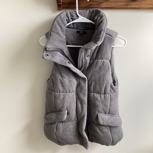 Gap Gray Puffer Zip up and snap Quilted Vest Warm Teacher Activewear Cozy Casual